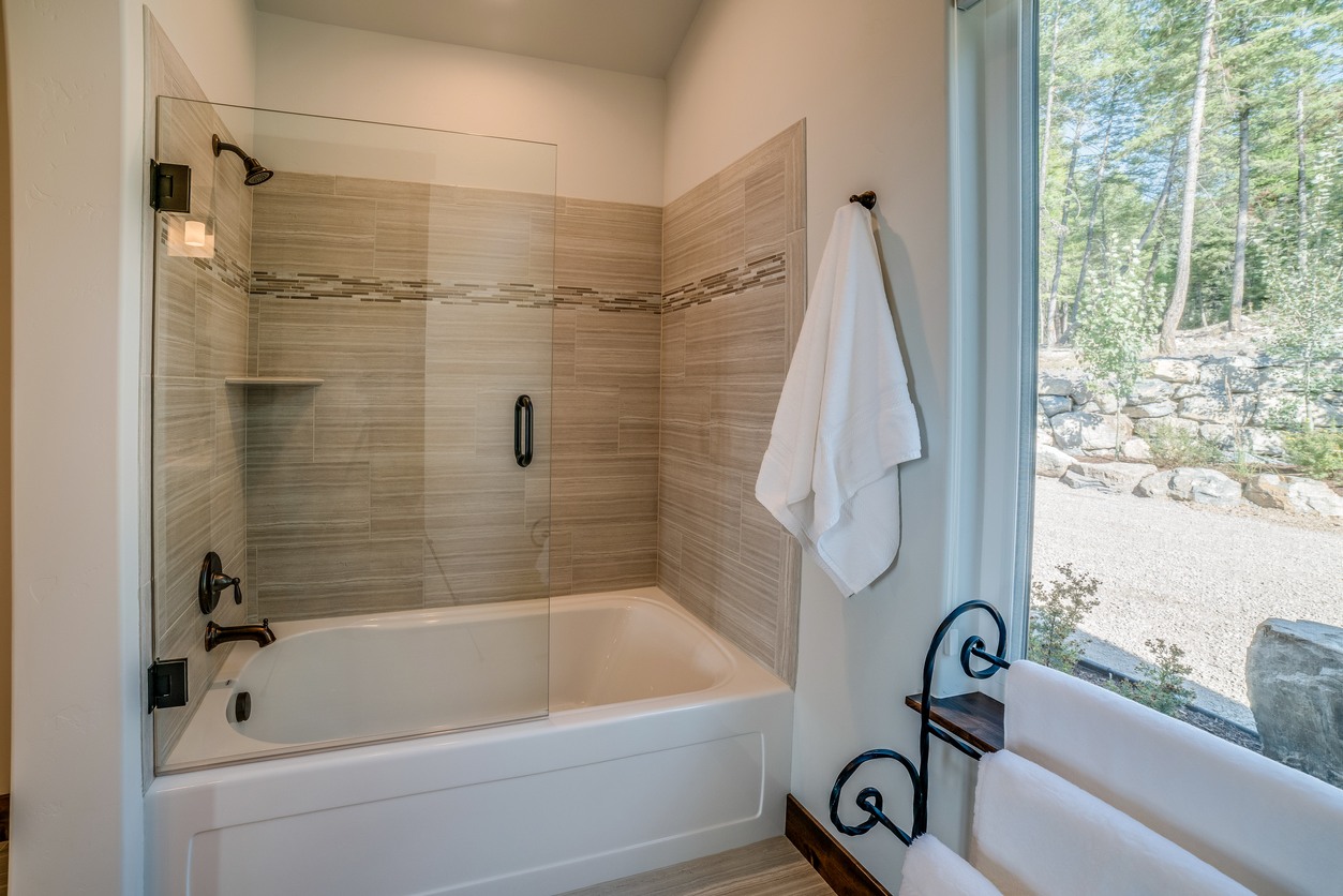 Shower & Tub Repair in Leipsic